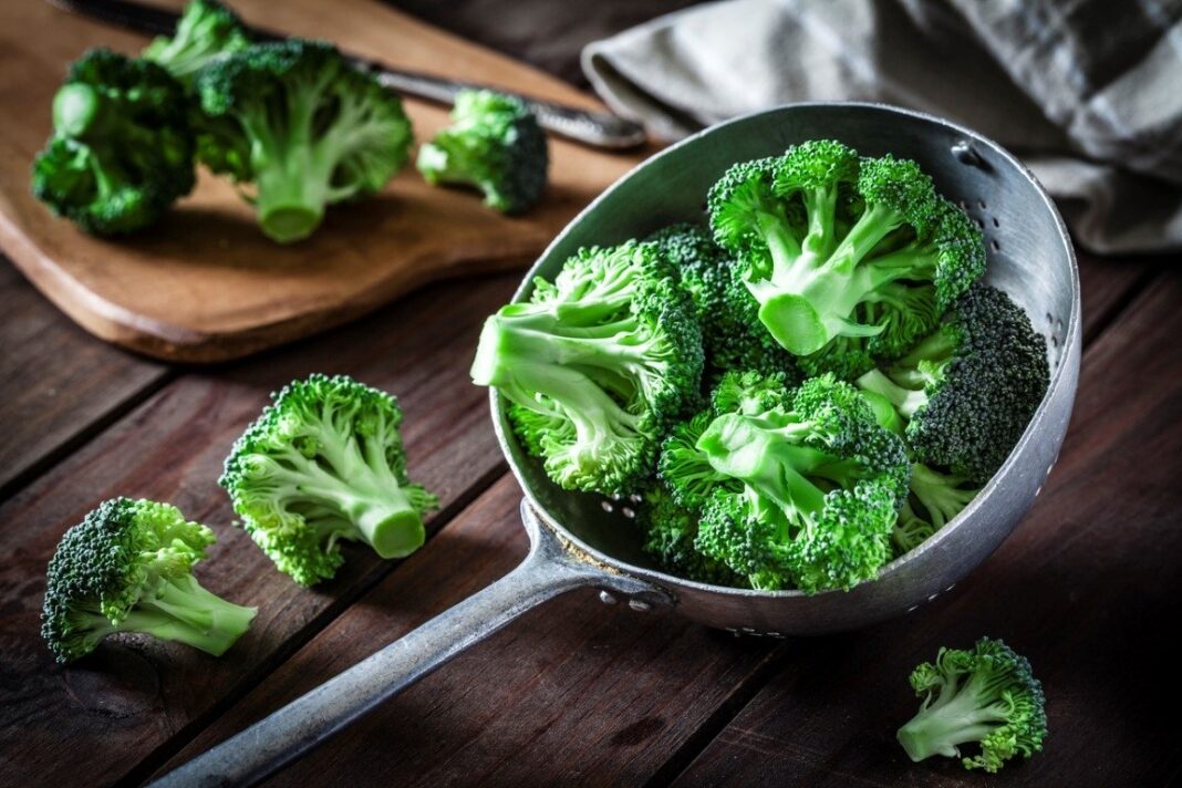 Zeytinyağlı Brokoli Yemeği Tarifi